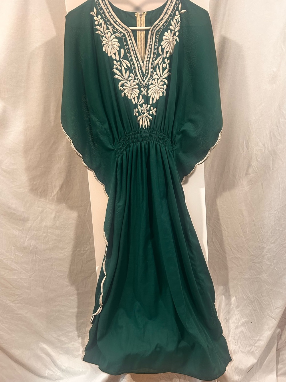 VINTAGE Embroidered Dark Green Mexican style Kaftan